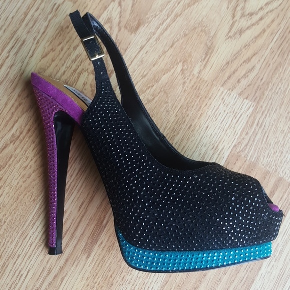 Steve Madden Shoes - Steve Madden Studded Masquerade 6